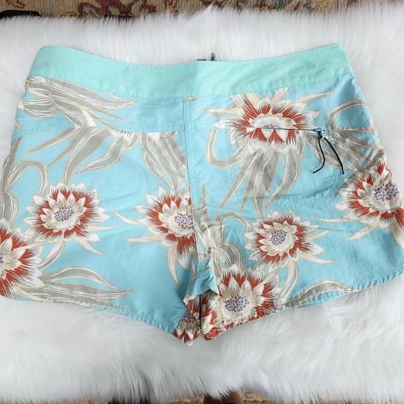 Women's Patagonia wavefarer board shorts - Picture 4 of 10